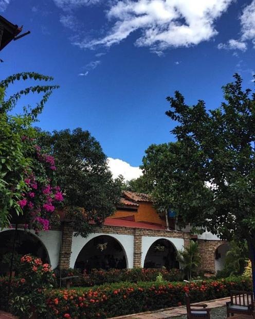 Hotel Y Restaurante Bienmesabe Santa Fe de Antioquia Exterior photo