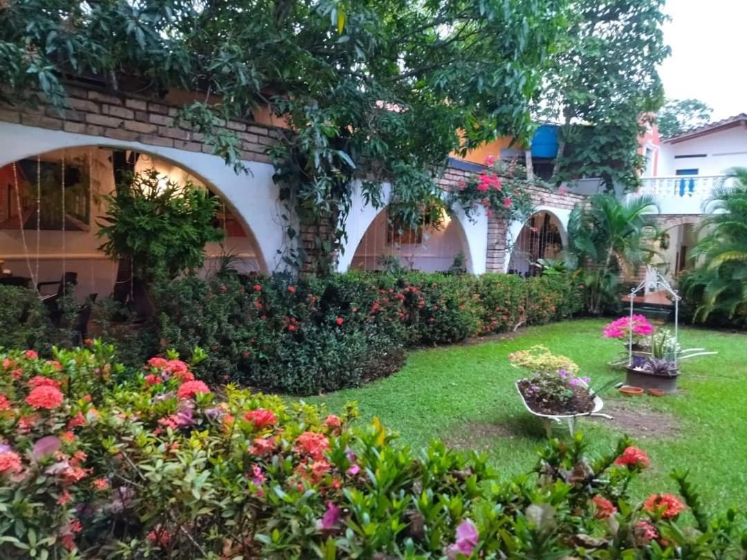 Hotel Y Restaurante Bienmesabe Santa Fe de Antioquia Exterior photo
