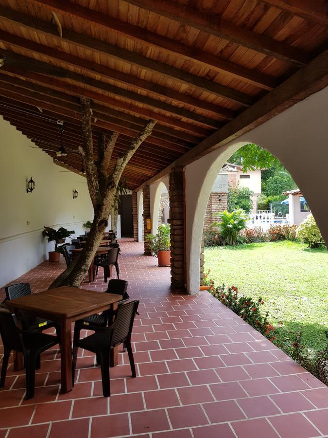 Hotel Y Restaurante Bienmesabe Santa Fe de Antioquia Exterior photo