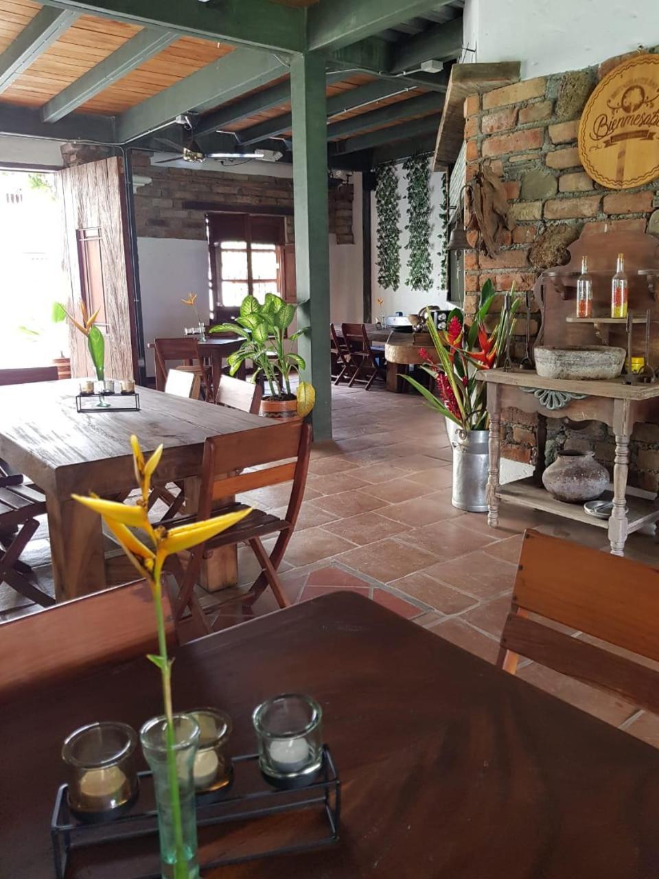Hotel Y Restaurante Bienmesabe Santa Fe de Antioquia Exterior photo